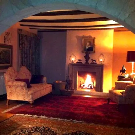 Charming House With Jacuzzi In *