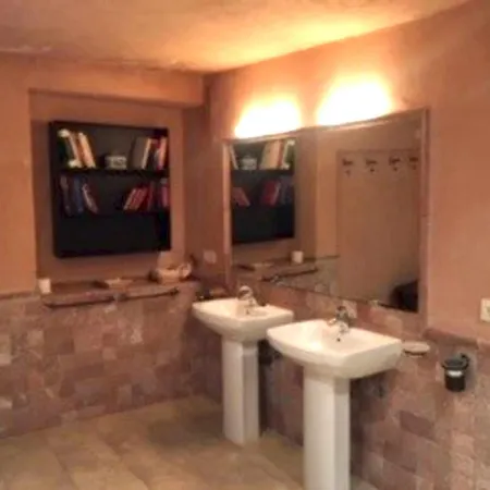 Charming House With Jacuzzi In *