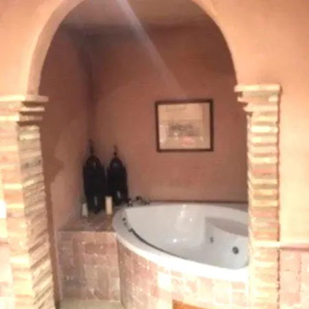 Charming House With Jacuzzi In *