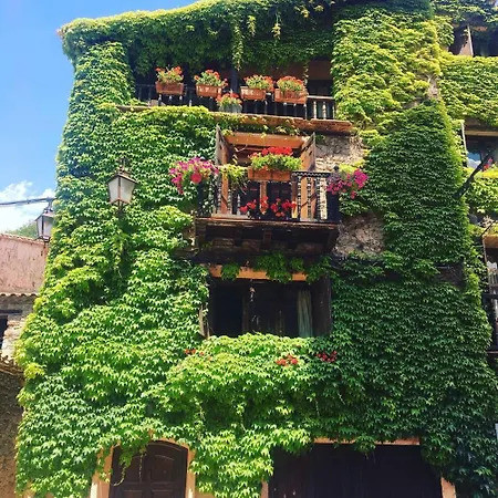 度假居 Charming House With Jacuzzi In *